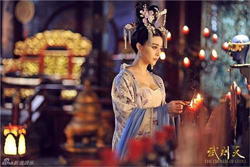 'Đàn ông sống vì thiên hạ, đàn bà sống vì tình yêu. Nhưng Võ Tắc Thiên sống cả vì thiên hạ lẫn tình yêu. Được thể hiện nhân vật này, tôi đã hoàn thành giấc mơ từ ngày còn là thiếu nữ'