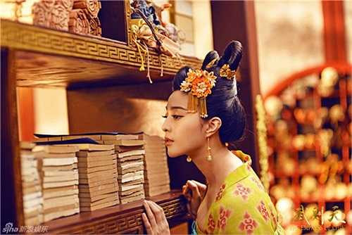 Trong phim Phạm Băng Băng sẽ đảm nhận vai Võ Tắc Thiên từ khi còn là một thiếu nữ 14 tuổi cho tới khi trở thành một vị hoàng đế uy quyền 82 tuổi. Đối diện với những nghi ngờ về mặt diễn xuất, nàng Kim Tỏa của phim Hoàn châu cách cách đã rất tự tin.