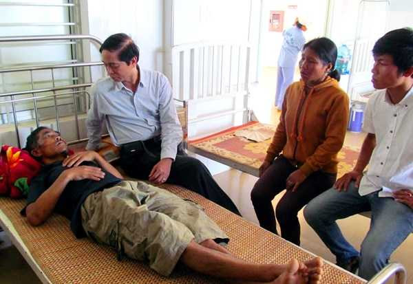 Lâm tặc dùng dao chém tổ bảo vệ rừng