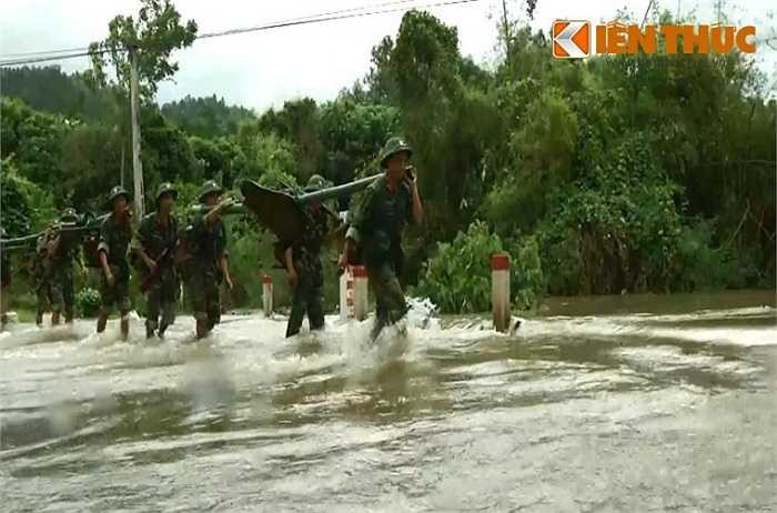 Nhưng điều đó không ngăn được bộ đội cụ Hồ.