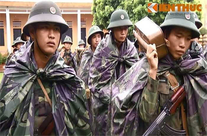  Do hoạt động quân sự đòi hỏi yếu tố bí mật, bất ngờ, nên trong tác chiến, mỗi lần di chuyển quân cấp tiểu đoàn, trung đoàn… đòi hỏi người chỉ huy phải có công tác chuẩn bị tỉ mỉ, chu đáo, hiệp đồng chặt và tổ chức thực hiện hết sức khẩn trương. Càng di chuyển với đội hình lớn thì dấu hiệu lộ càng tăng. 