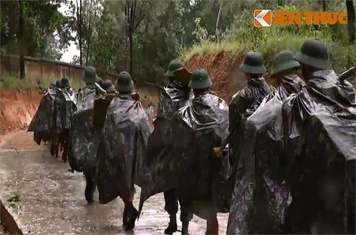 Vì vậy, để đạt được mục đích đề ra thì một trong những yêu cầu của hánh quân xa là không để lại dấu vết. Cách thức chủ yếu là tổ chức hành quân trong đêm tối, sương mù, khi trời mưa, vượt qua địa hình hiểm trở, suối sâu, núi cao, xa vị trí đóng quân của địch và vòng tránh sự quan sát, phát hiện của các phương tiện trinh sát đối phương.