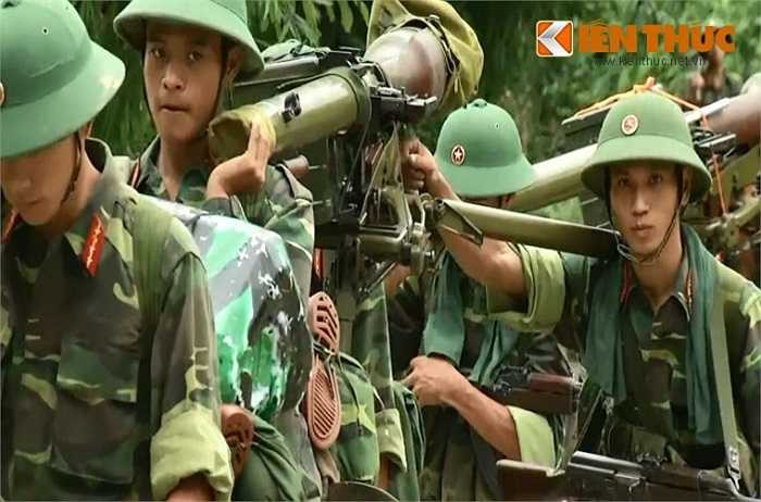 Kể cả các khẩu súng không giật DKZ được tháo rời ra các bộ phận để mang vác vượt rừng, núi.