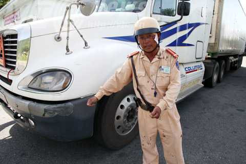 điều tra, lái phụ xe, xe container, ép ngã, cảnh sát giao thông, CSGT, Đà Nẵng