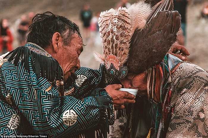 Ở đây có nhiều pháp sư đến từ nhiều vùng đất khác nhau