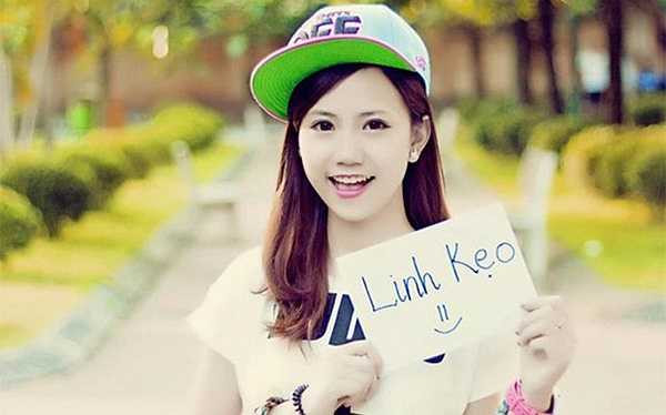 Cô lựa chọn cho mình nhũng mix đồ tinh tế, đơn giản. Sự thanh lịch, thoải mái được Linh Kẹo vận dụng tối đa.