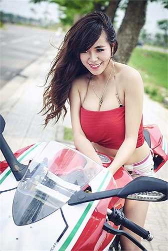 Cô từng đoạt giải gương mặt khả ái Miss Kao năm 2008 và nhiều thành tích khác đáng nể phục.