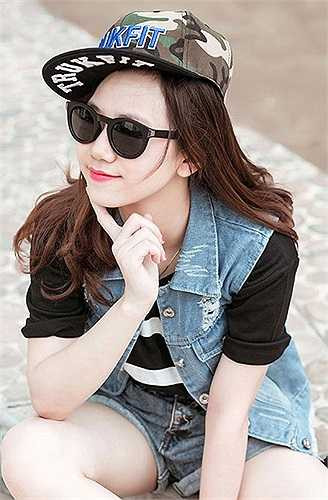 Với phong cách style phụ thuộc nhiều vào tâm trạng, tuy khá đa dạng, phong phú nhưng vẫn nổi lên sự nhẹ nhàng, thanh lịch.