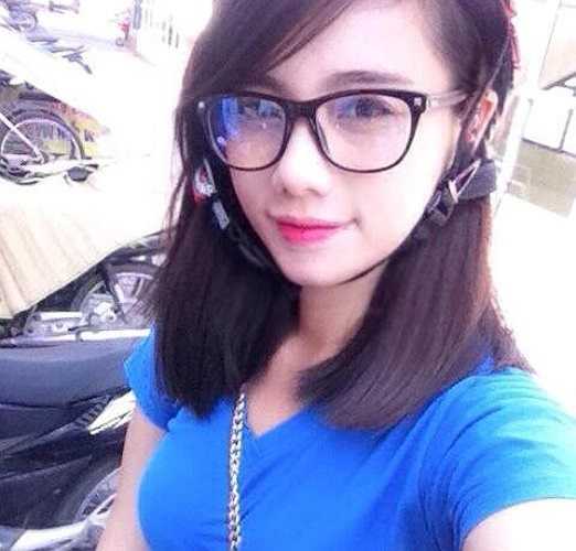 Facebook cá nhân của cô gái này tăng gần 5.000 lượt theo dõi chỉ trong vài ngày. Theo thông tin đi kèm hình ảnh, Diễm thuộc thế hệ 9X, từng theo học ĐH Phòng cháy chữa cháy và sống tại Hà Nội. 