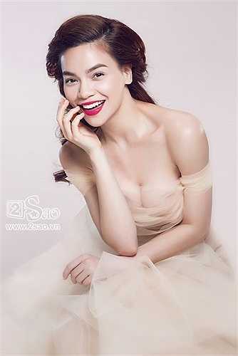 Dạo gần dây vị nữ ca sỹ xinh đẹp thường chọn cho mình phong cách nhẹ nhàng, lãng mạn, và có chút hơi hướng cổ điển