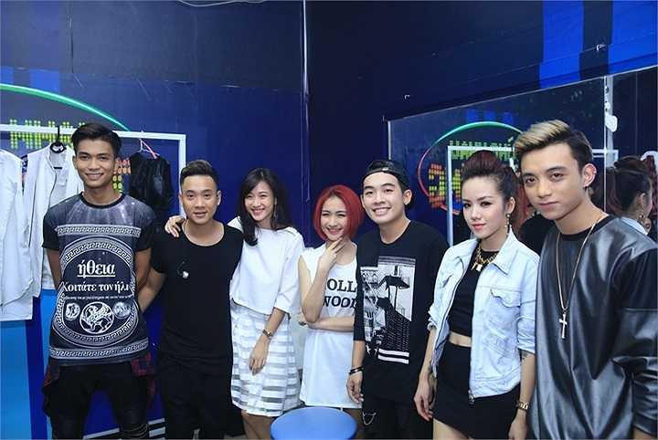 Justatee cùng với các khách mời trong chương trình