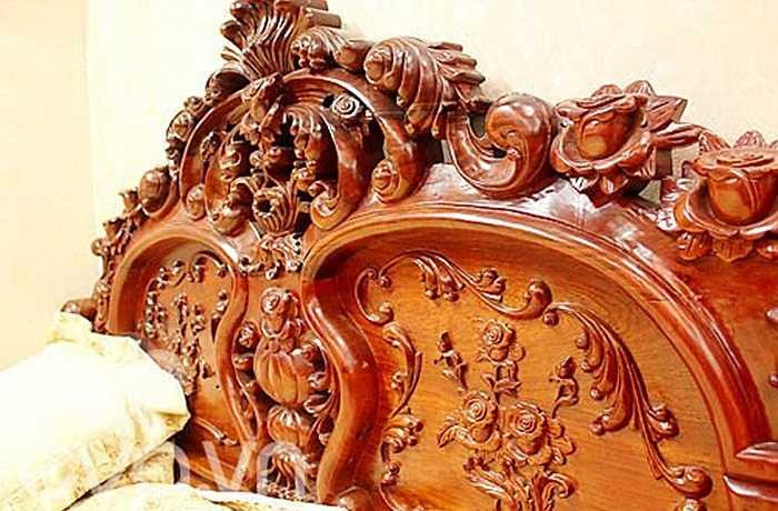 Phần màn treo quanh giường được thêu từ hơn 2.500 km sợi lụa bởi các thợ thủ công của nhãn hàng xa xỉ Hermes. Nhà sản xuất cho biết, chiếc đầu tiên đã thuộc về một người Trung Quốc.