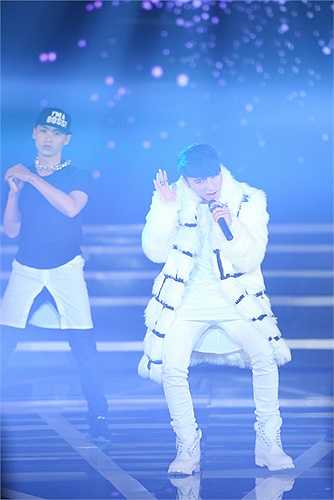 Sau những lùm xùm về việc bị Hà Hồ 'qua mặt' trong việc bầu chọn dại diện Việt Nam tham dự EMA, Sơn Tùng vẫn chưa đưa ra ý kiến nào