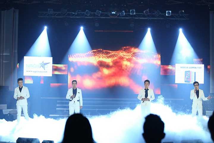 Nhóm Ayor của X-Factor cũng tham gia biểu diễn