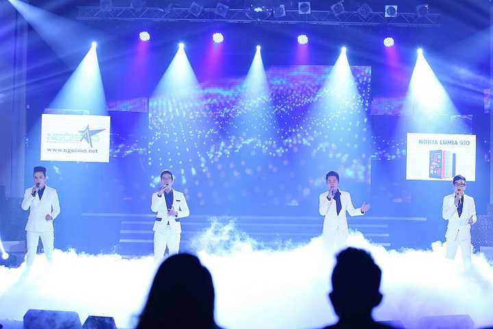 Bốn chàng trai thể hiện ca khúc Chỉ là giấc mơ đầy kỹ thuật