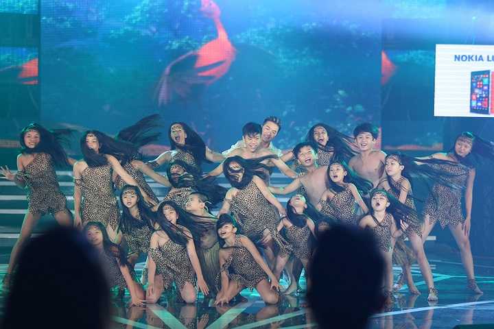 Mr Đàm khuấy đảo sân khấu với ca khúc 'Ô kìa đời bỗng dưng vui'