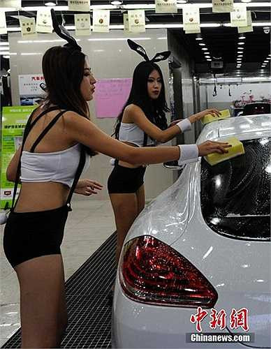 Theo đó, khách hàng sẽ phải trả 800 nhân dân tệ (khoảng 3 triệu đồng) cho một lần rửa xe