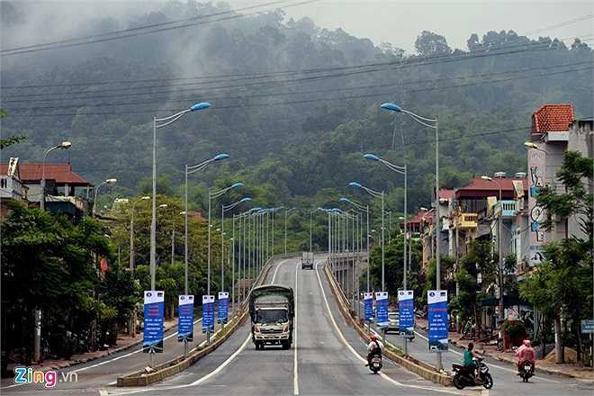 Đường Bình Minh (hay còn gọi là đường 27 m) là một trong những lối lên xuống tại điểm đầu của cao tốc dài nhất Việt Nam từ thành phố Lào Cai đến Hà Nội. 