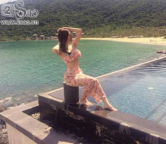 Đi nghỉ dưỡng tại một khách sạn 5 sao ở Đà Nẵng, Angela Phương Trinh tự tin tung ảnh trên trang cá nhân với những short hình khá gợi cảm và đẹp mắt