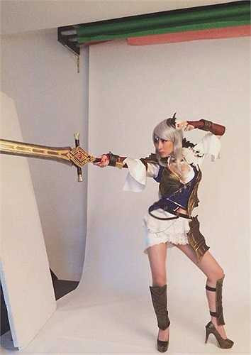 Angela Phương Trinh bikini nóng bỏng, làm đại sứ game.