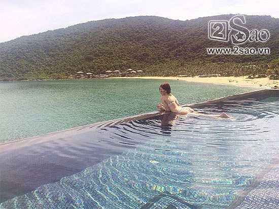 Angela Phương tự tin khoe dáng chuẩn với bikini.