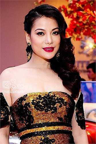 Càng ngày vẻ đẹp đó càng mặn mà nhưng có phần 'đơ' hơn so với trước đây nhất là phần mũi và cằm. 