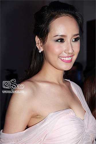 Nhiều người cho rằng cô đại tu vòng một hơi bị quá đà. 