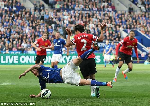 Tiết lộ: Van Gaal bị học trò phản ứng dữ dội vì thay Di Maria