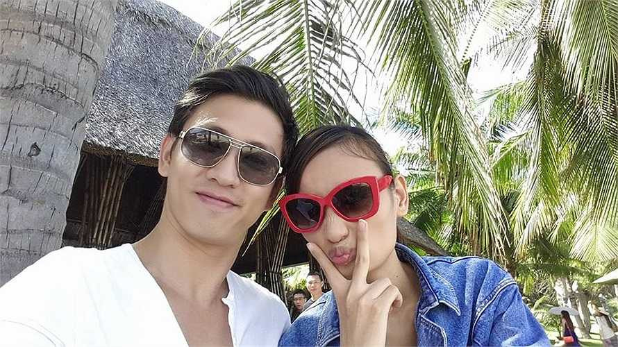 Nhưng Lê Thúy lại được đánh giá cao dưới góc độ người mẫu trên sàn catwalk, sau khi bước ra khỏi cuộc thi, chân dài trở thành 'nàng thơ' của NTK Đỗ Mạnh Cường.