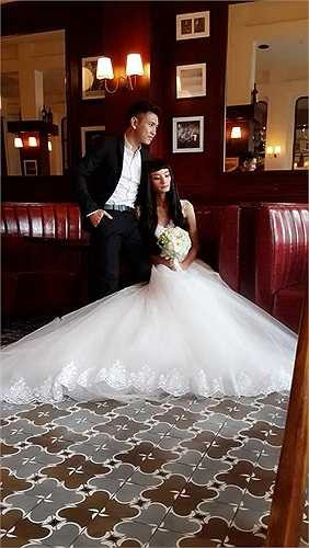 Nhiều người gửi lời chúc mừng đến Lê Thúy, mà mong cô được hạnh phúc bên người bạn trai điển trai và yêu thương cô hết mực.