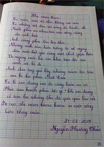 Thảo nói: 'Do dạy kèm một bé lớp 4, mình viết kiểu người lớn thì bị bé chê, nên khi giao bài rèn chữ, mình cũng ngồi luyện viết chung'.