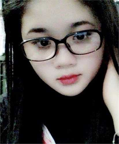 Phạm Thị Hiền sinh ngày 6/8/1994, từng là sinh viên Đại học Lâm nghiệp Việt Nam. Hiền khá bất ngờ khi bức ảnh chụp đơn xin chuyển ngành của mình được sự đón nhận của nhiều bạn trên mạng.