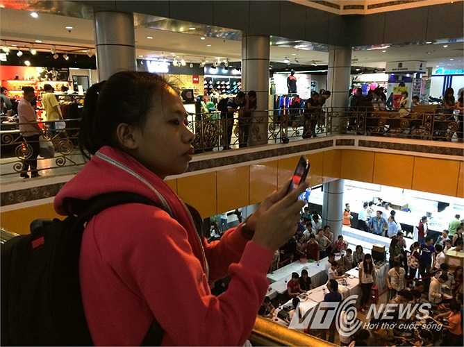 Ghi lại hình ảnh cuối cùng. Ảnh: Phan Cường