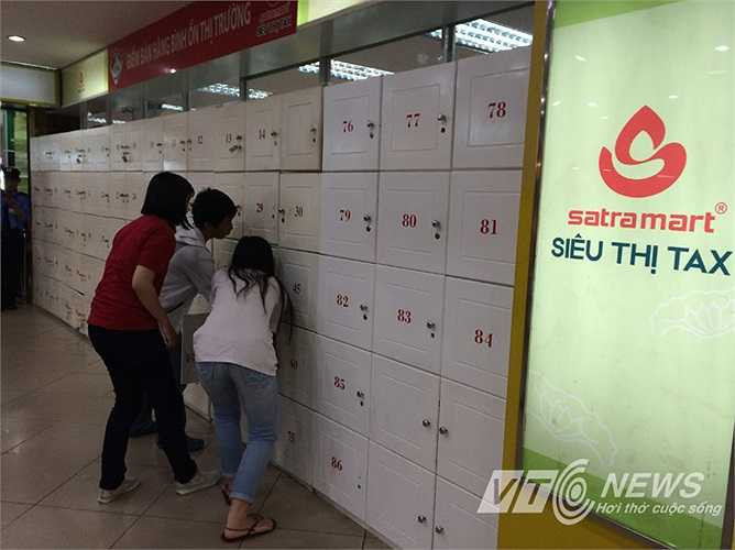 Nơi cất giữ tư trang của khách đến Thương xá Tax