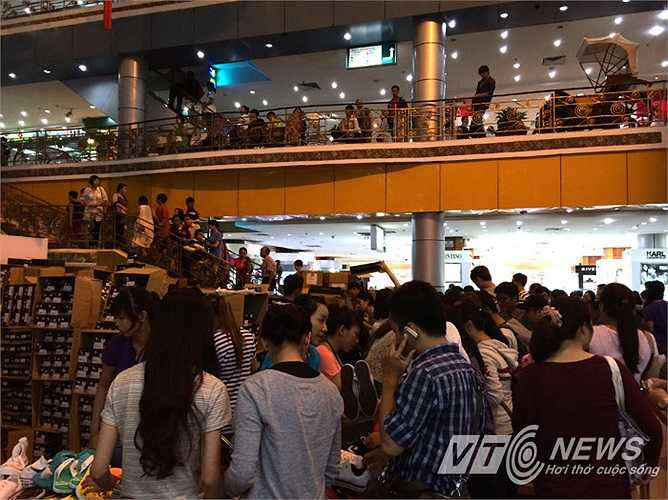 Tòa nhà 134 năm tuổi, chứng kiến nhiều sự đổi thay của thành phố, gắn liền với lịch sử nước nhà.