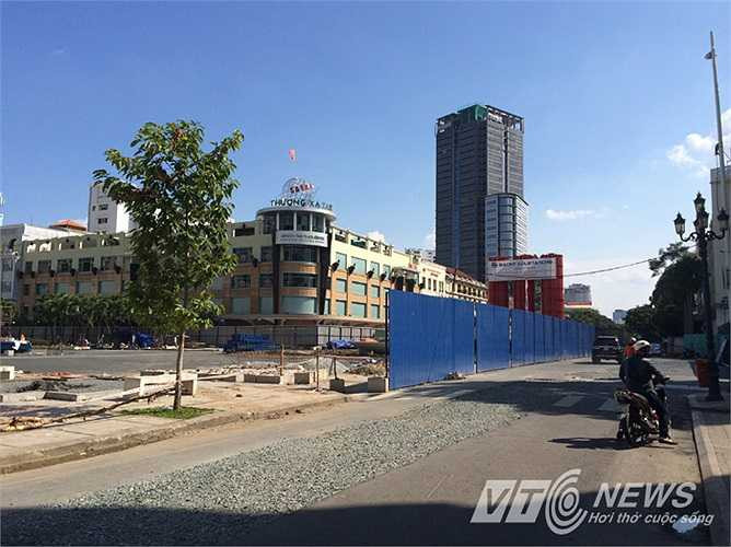 Toàn bộ khu vực trung tâm thành phố đang là đại công trình, ngổn ngang.