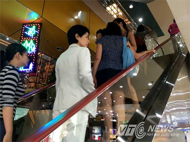 Chiếc thang máy quen thuộc với mọi người khi đến thương xá Tax. Ảnh: Phan Cường