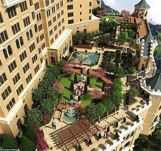 Những khu vườn được chăm tỉa cẩn thận và những thác nước xinh đẹp cùng nhau tạo nên một ốc đảo xanh trên đỉnh núi.