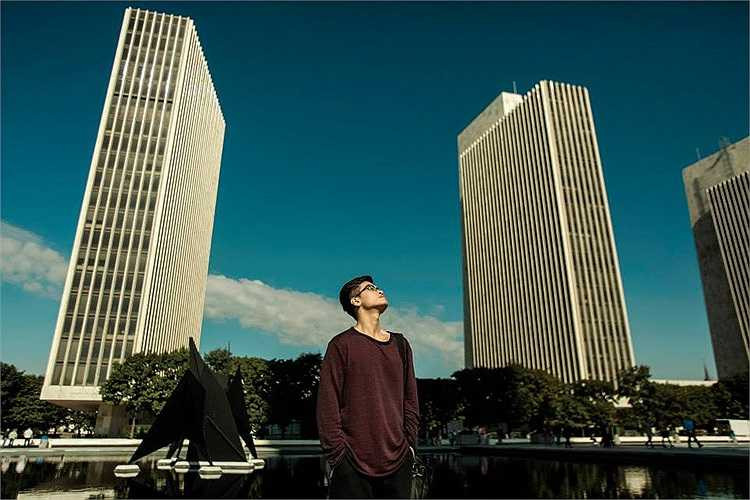 Hà Anh Tuấn điển trai, lãng tử.