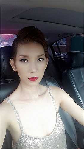 Xuân Lan sexy trong trang phục gợi cảm.