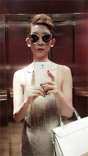 Bà mẹ một con sành điệu và trẻ trung.