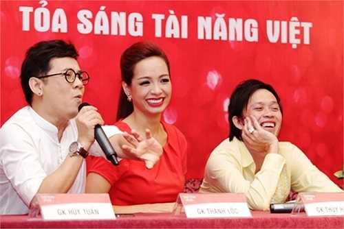 Tuy nhiên sau đó, Hoài Linh lên tiếng: 'Những chuyện lùm xùm về Thiên trong show chung kết Gương mặt thân quen, tôi không buồn khi bị khán giả chê trách'