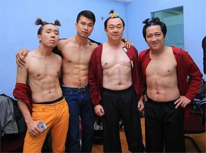 Anh cùng hai danh hài Chí Tài và Trường Giang khoe thân hình vạm vỡ. 