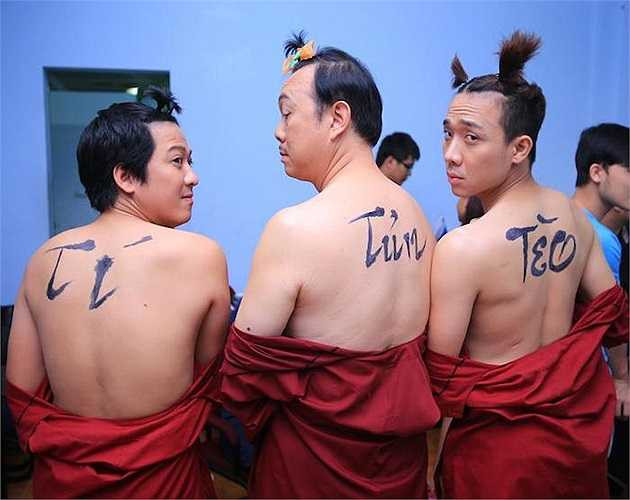 Ba danh hài khoe vai lưng trần 'gợi cảm'.