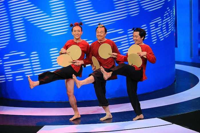 Vì không là vũ công chuyên nghiệp nên các nghệ sỹ hài đã đưa thế mạnh của mình vào mỗi phần biểu diễn để biến các tiết mục này trở thành 'độc nhất vô nhị'.