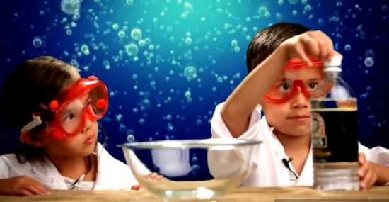 8 tuổi kiếm tiền tỷ nhờ nghề chơi đồ chơi