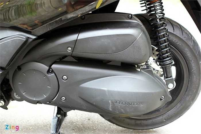 Công suất cực đại 24,5 mã lực tại 8.250 vòng/phút và mô-men xoắn cực đại 25 Nm tại 6.000 vòng/phút, tích hợp phun xăng điện tử. Forza 300 ABS sử dụng hệ dẫn động V-Matic.