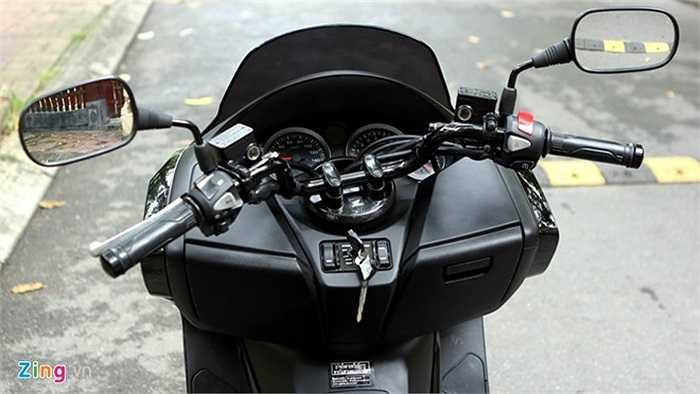 Honda Forza 300 ABS được trang bị hệ thống chống trộm HISS. Con chip gắn trong chìa khóa và chip của ECU nếu không khớp nhau xe sẽ không khởi động được.