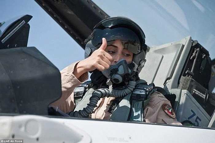 Hoàn Cầu thời báo cho hay, nữ phi công Mariam al-Mansouri đã trở về an toàn sau khi tham gia chiến dịch không kích IS do Mỹ dẫn đầu hôm 23/9
