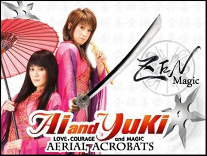 Ai và Yuki trong show diễn Zen Magic.